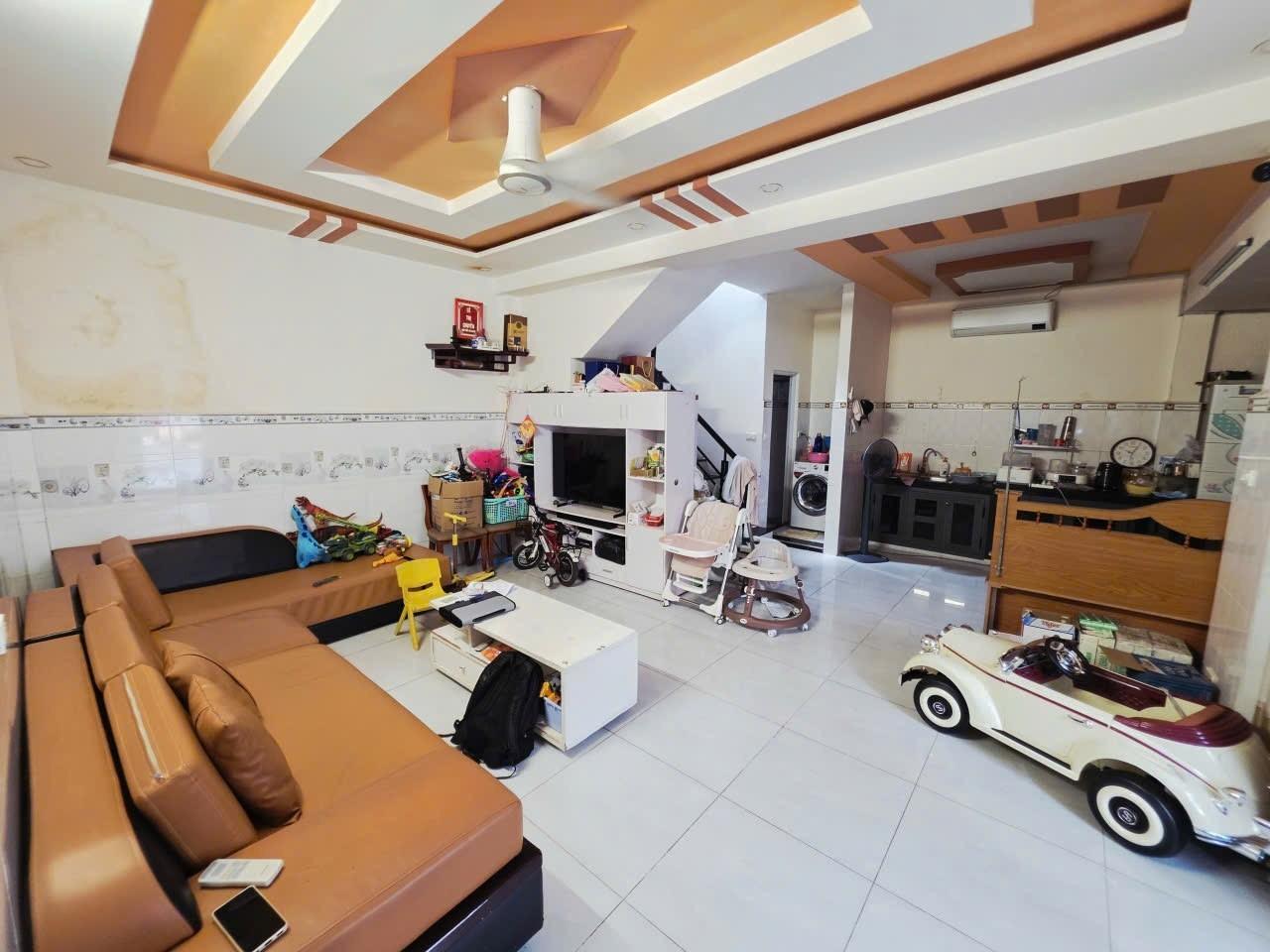 BÁN NHÀ HẺM Ô TÔ KẾ BÊN CHỢ ĐẦU MỐI - NHÀ 2 TẦNG KIÊN CỐ - ảnh 1